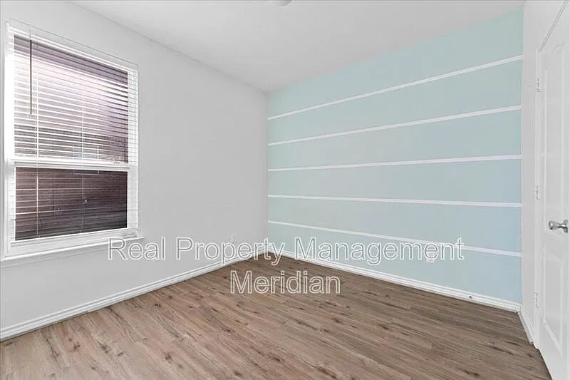 3 bed, 2.0 bath, 1876 sqft, $2,275 — Photo 2