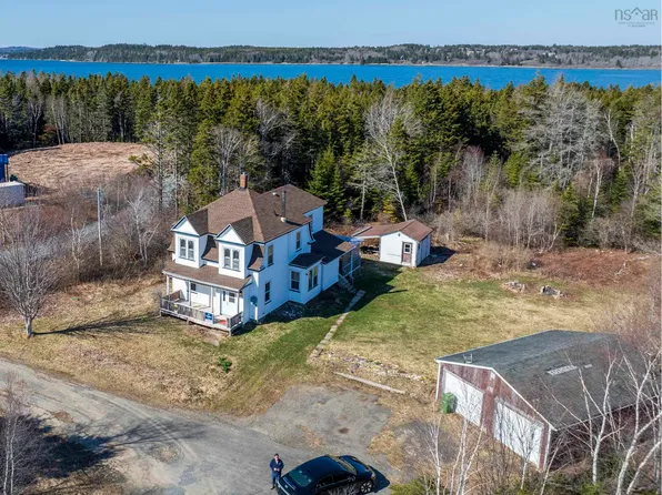 5 Feltzen South Rd, Lunenburg, NS B0J 2X0