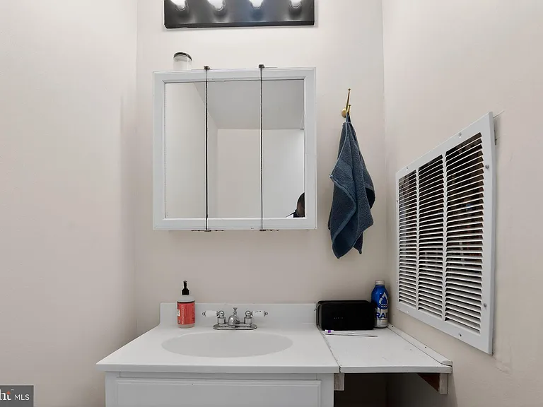 2623 Emerald St — Photo 26