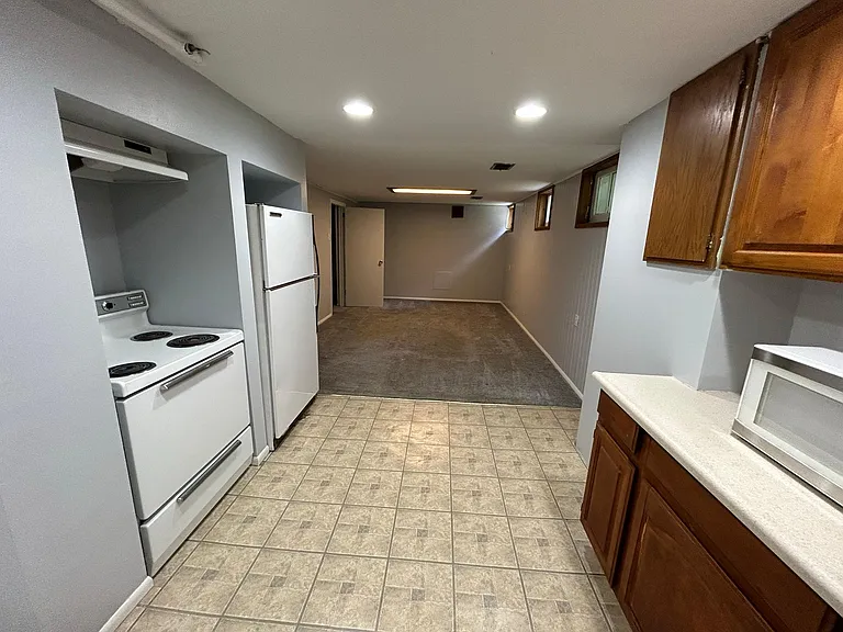 2225 S Logan St — Photo 10