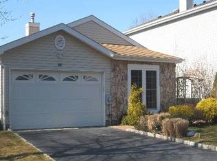 310 Bristol Ct, Holbrook, NY 11741