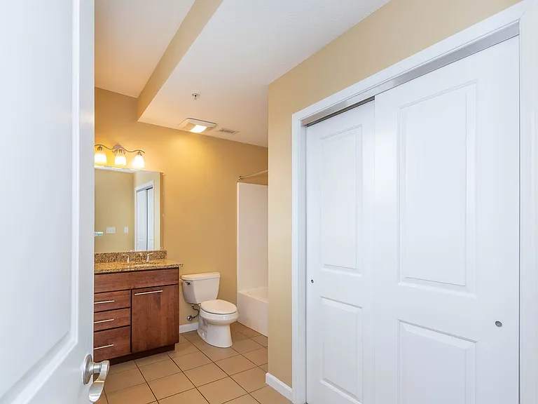 422 E Kirkwood Ave — Photo 8