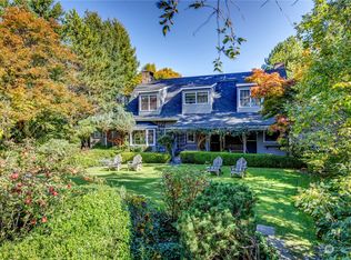 13732 Sunrise Dr NE, Bainbridge Island, WA