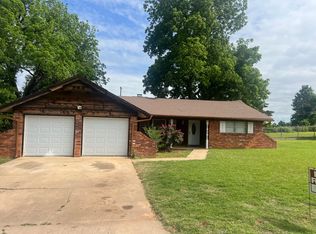 126 Orchard Dr, Chickasha, OK 73018