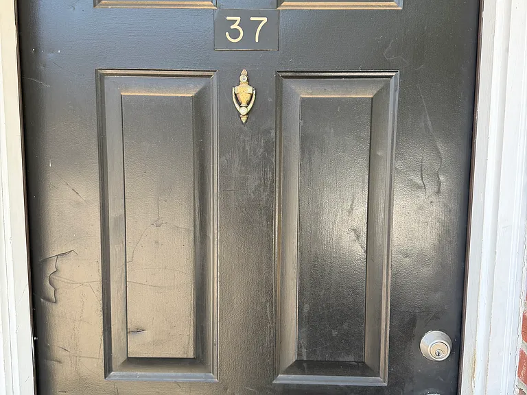 37 Point Place Dr — Photo 1