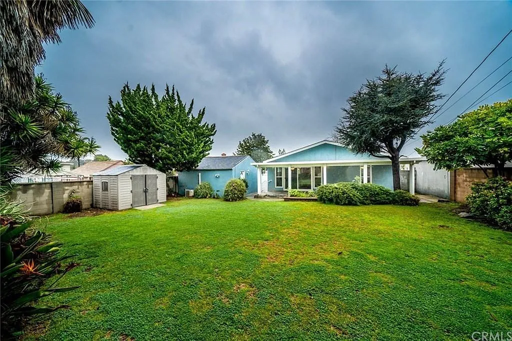3847 S Redondo Blvd — Photo 2