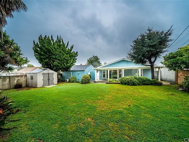 3847 S Redondo Blvd — Photo 2