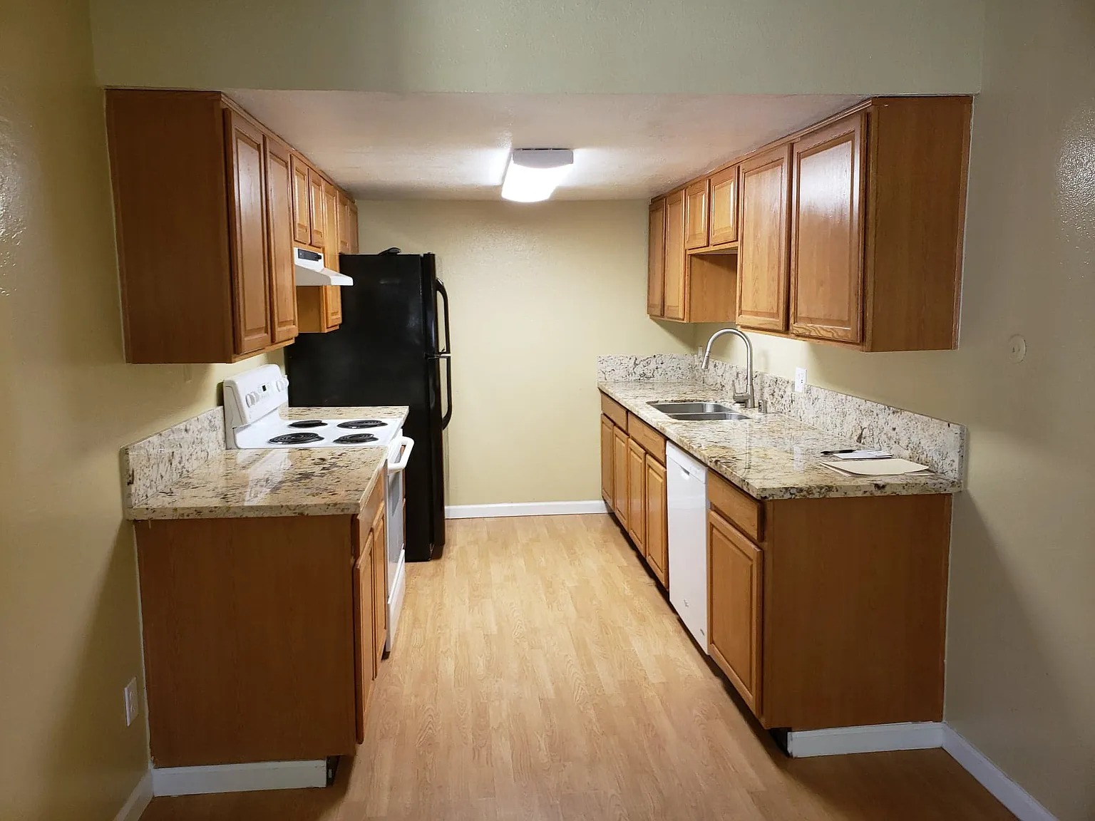 2 bed, 925 sqft, $1,750 — Photo 1