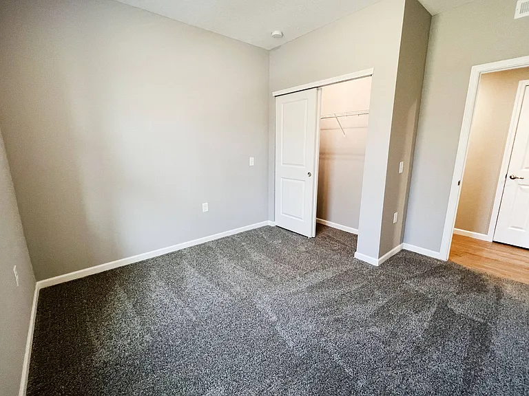 3 Bedroom Arlington Bedroom