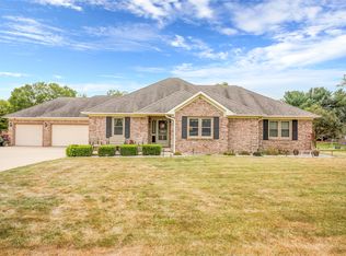 1061 W Willow Run Ct, Mooresville, IN 46158