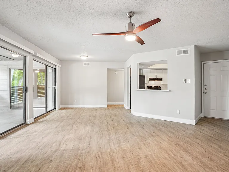 Vantage Point Apartments — Photo 9