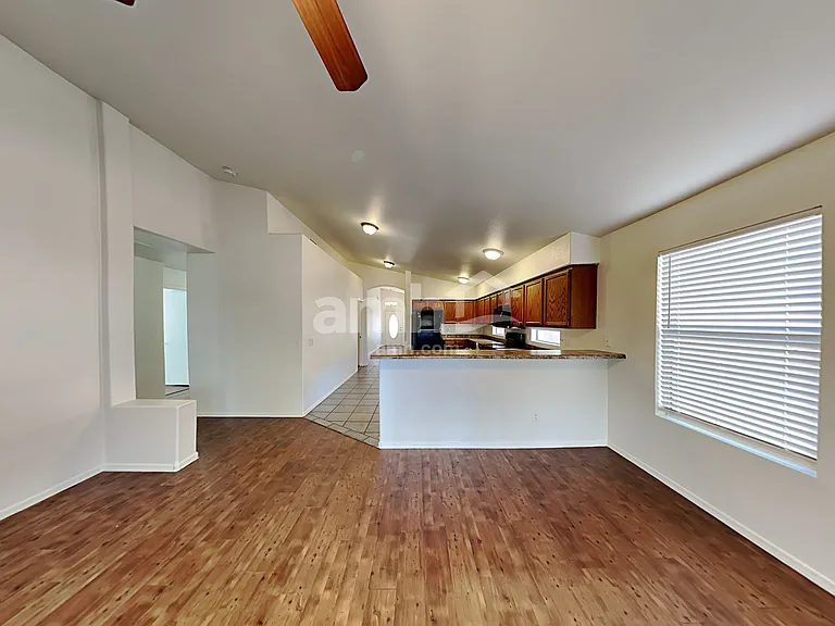 1303 N Balboa Dr — Photo 5
