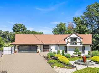 18 Fairview Dr, North Caldwell Boro, NJ 07006