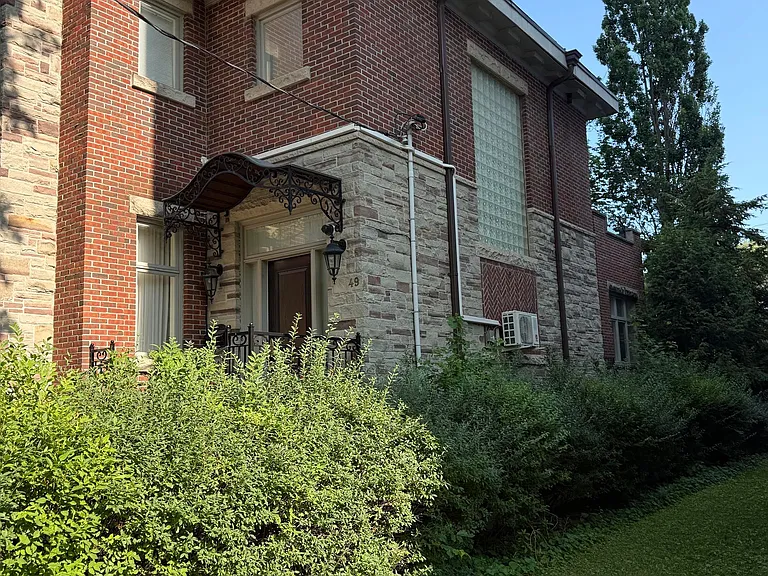 49 Montclair Ave — Photo 2