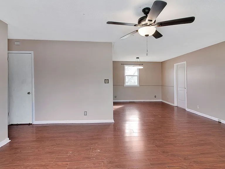 729 Welsey Dr — Photo 4