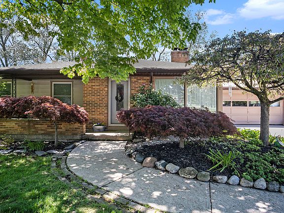 2nd image of 1381 Meadowlane Dr SE
