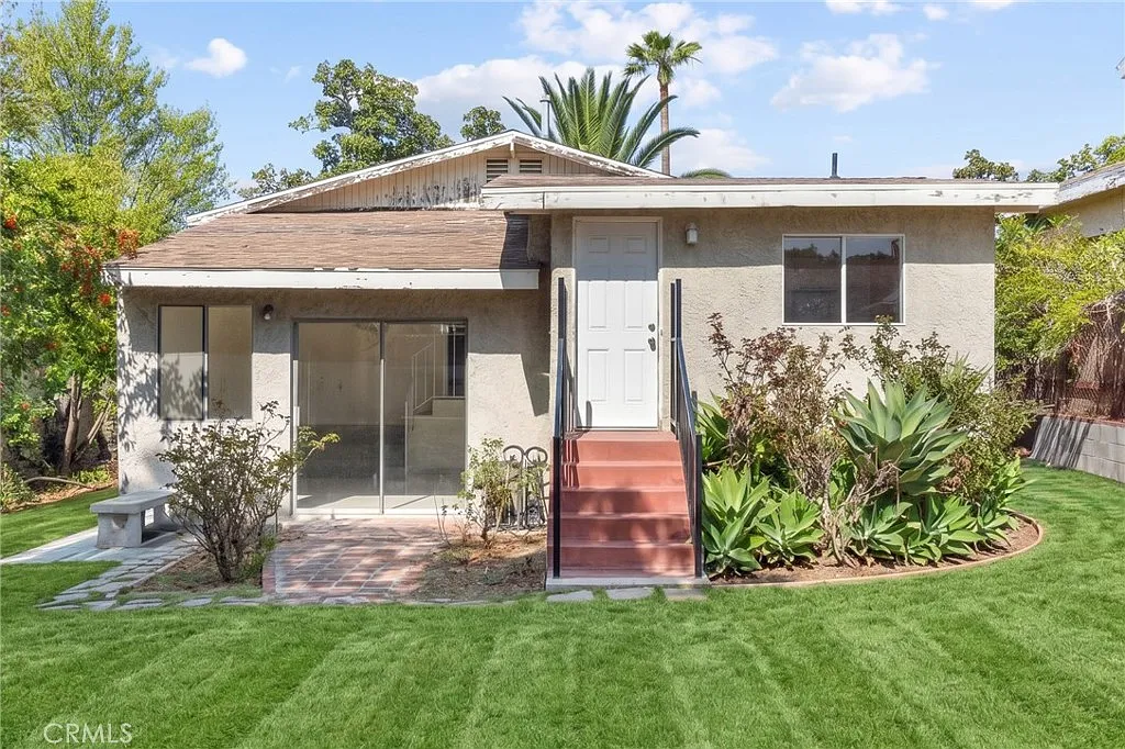 4 bed, 2400 sqft, $4,950 — Photo 3
