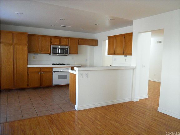 2nd image of 523 E Calora St