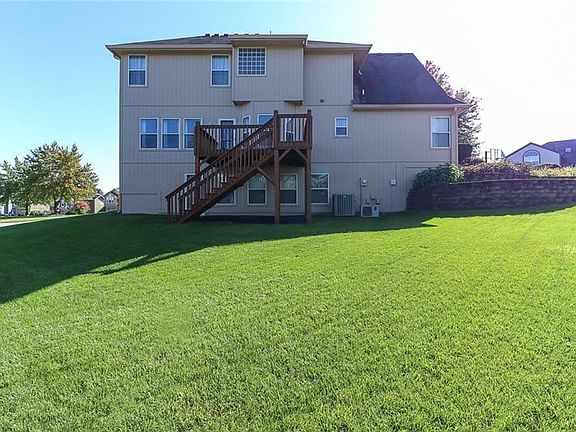 4th image of 5304 NE Holiday Dr