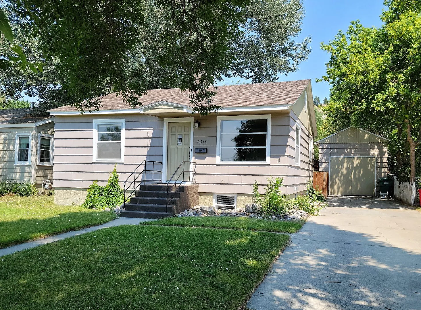 3+ Bedroom Home Near Veteran's Park — Photo 1