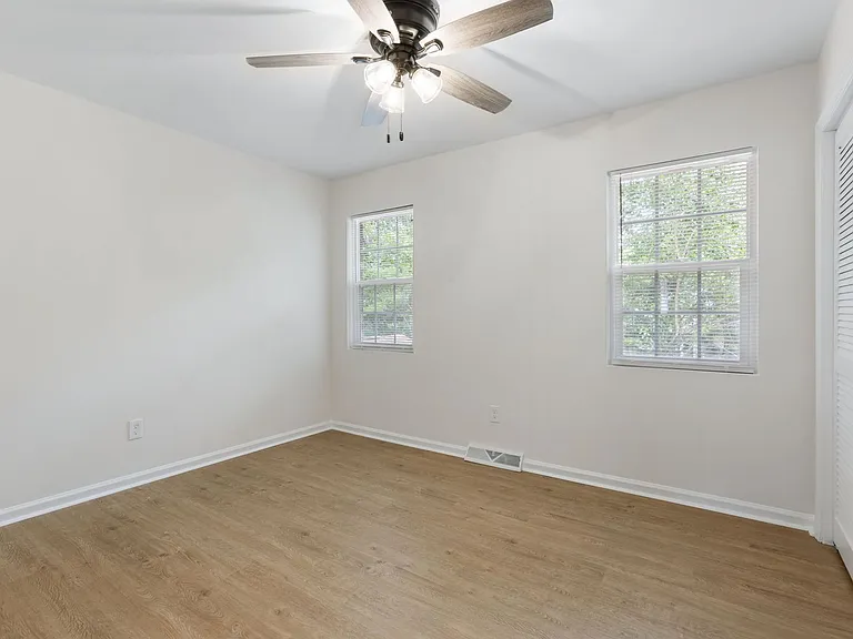 270 Fleming Rd #B — Photo 11