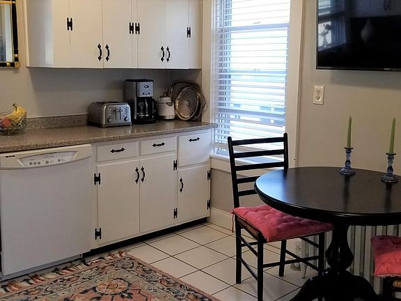 eat in kitchen with dishwasher