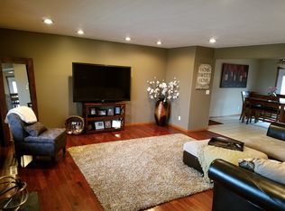 895 Springbrook Dr, Hinton, IA 51024