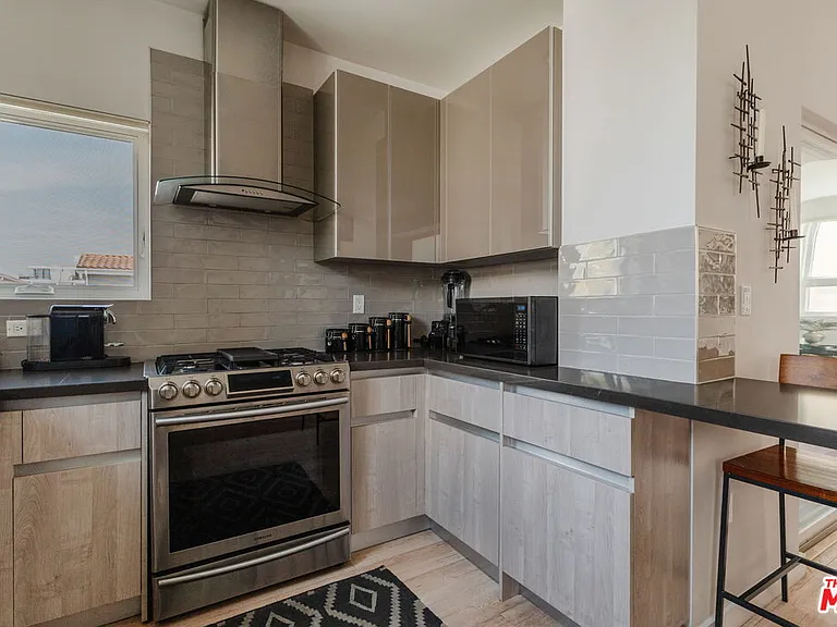6072 Pickford St — Photo 18