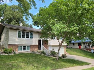 1004 E 18th St, Yankton, SD 57078