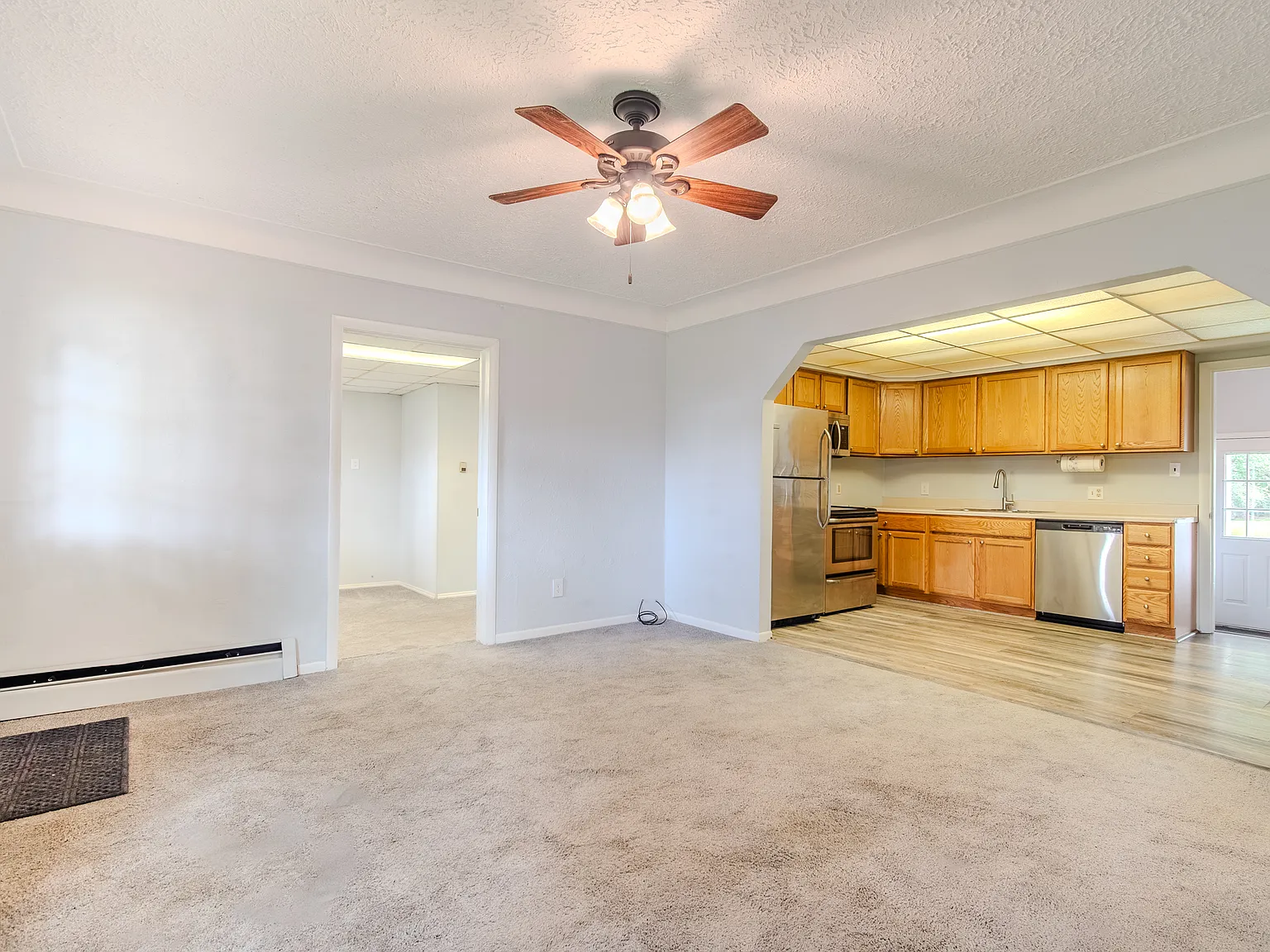 3 bed, 1.5 bath, 1100 sqft, $1,999 — Photo 4