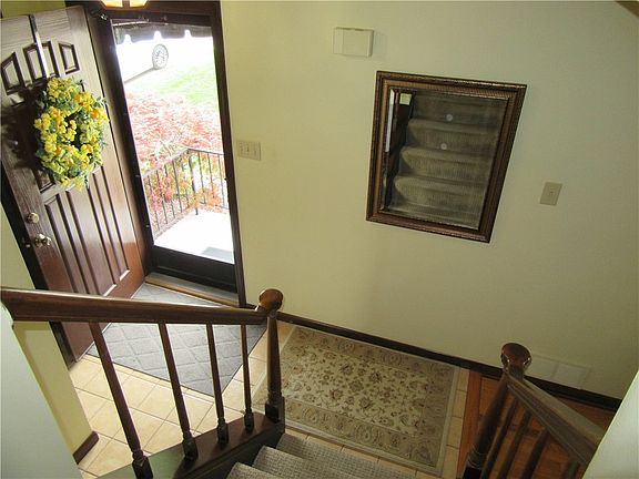 5th image of 80 Julie Dr
