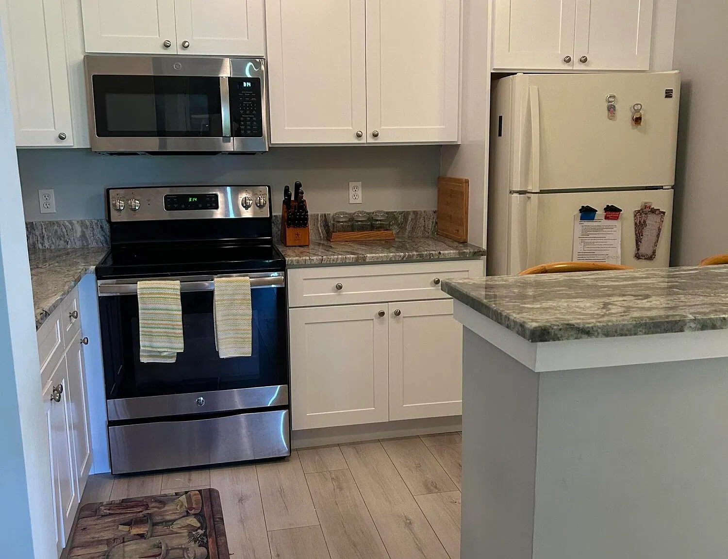 2 bed, 2.0 bath, 1025 sqft, $2,400 — Photo 3