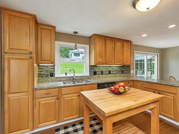 4th image of 297 Liberty Hill Road