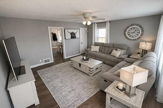 3rd image of 2520 East Crescent STREET