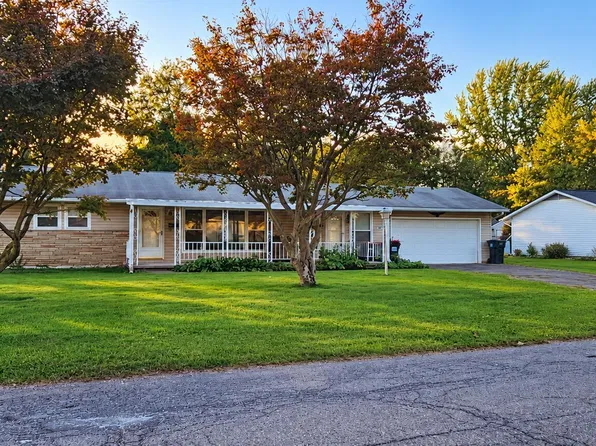 691 Meadow Dr, Newark, OH 43055