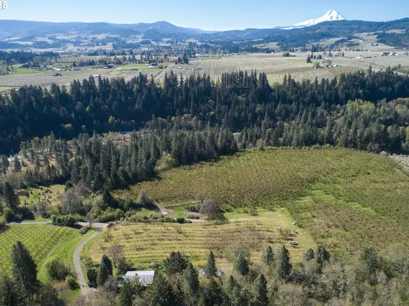 4000 Pheasant Dr, Hood River, OR 97031