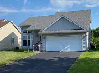 729 Hawthorne Ln, Genoa, IL 60135