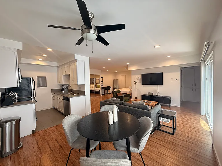 415 N Oakhurst Dr #106 — Photo 2