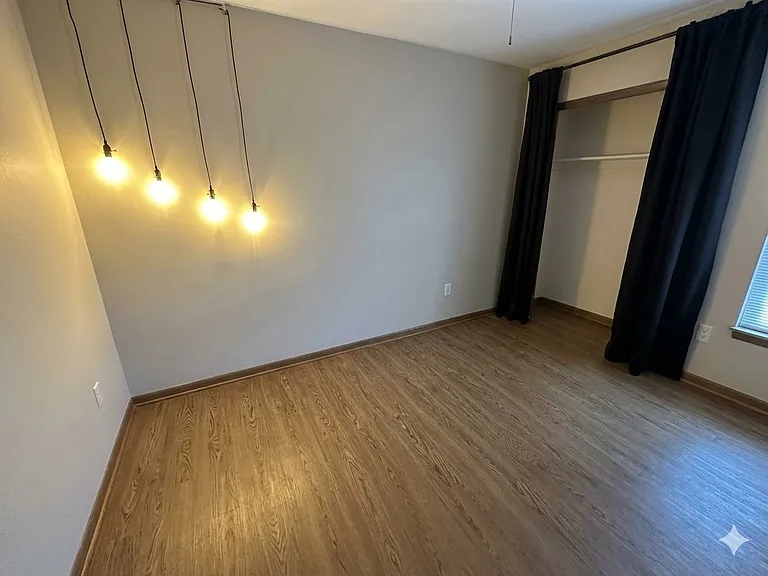 1531 Whitehall Blvd — Photo 11