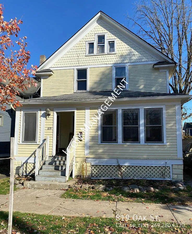 5BR/2BA in Prime Vine Location Flexible Space for Any Lifestyle — Photo 1