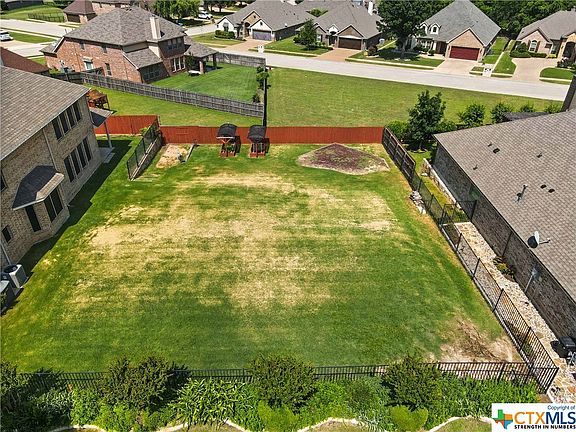 2nd image of 1018 Thistle Hill Trl