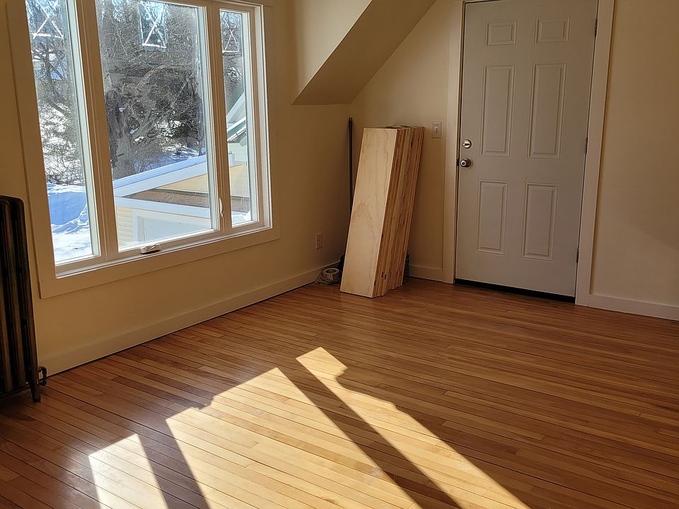 Entryway/Living Room