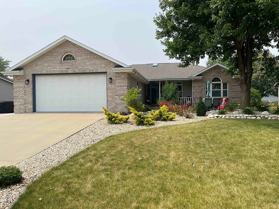1st image of 969 Bedford Dr