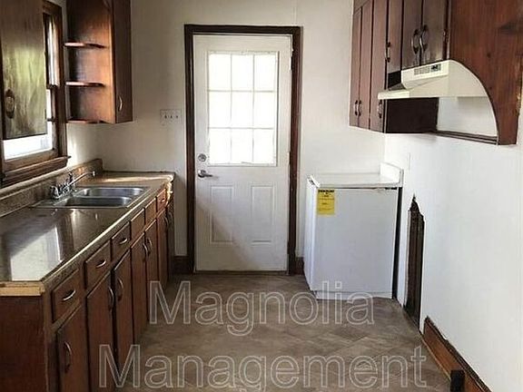 4th image of 1222 Lawrence St