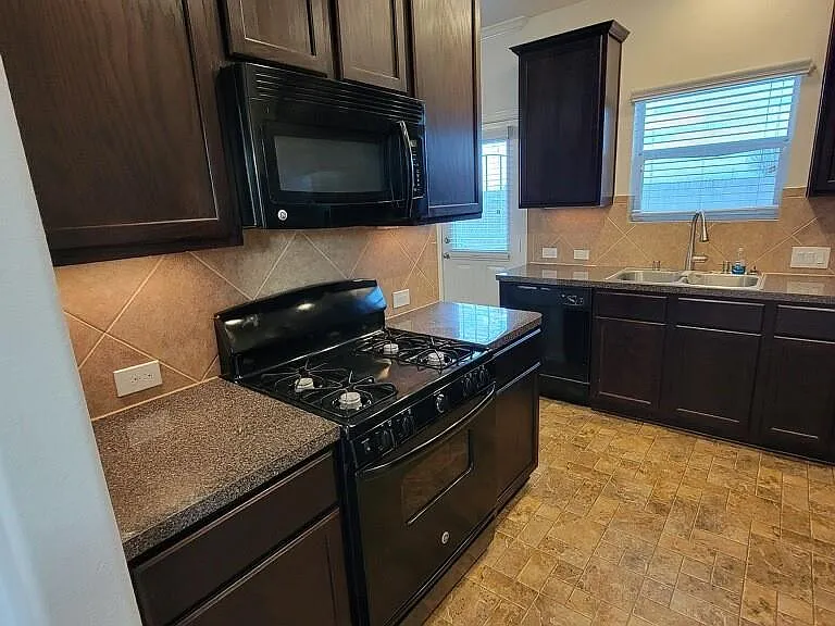 11528 Champions Green Dr — Photo 4