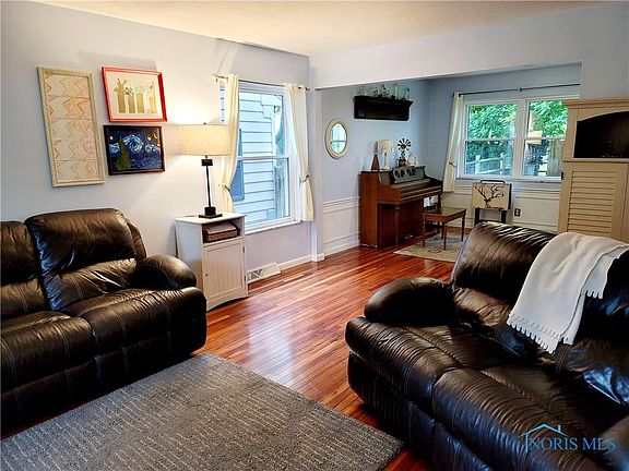 2nd image of 3903 Satinwood Dr