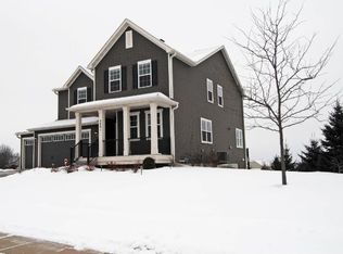 7091 Oak Ridge Ct, Shakopee, MN 55379