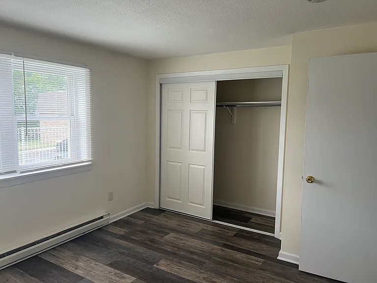 Holly Brook Apartments — Photo 25