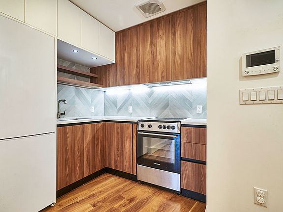 2nd image of 440 Wythe Ave #B6