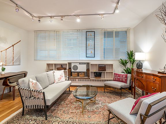 3rd image of 1516 Hinman Ave APT 103
